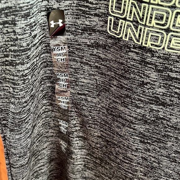 NWT Under Armour Boy’s Gray Tee Size Youth Small - Picture 5 of 7